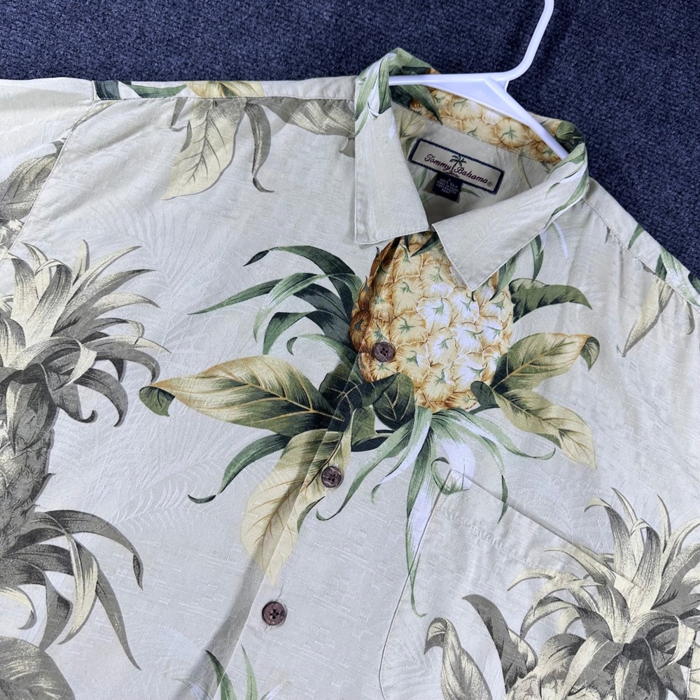 Tommy Bahama Button Up Shirt Mens L Large Beige Silk Pineapple Tropical Relax